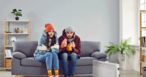 Γιατί κρυώνουμε στο σπίτι, ακόμη κι όταν έξω έχει ξαναζεστάνει; Αυτό που κάνει τη διαφορά