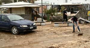 Κακοκαιρία: Πάρος και Μύκονος μετρούν τις πληγές τους