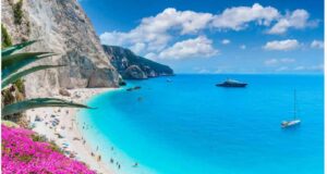 Γιατί οι ελληνικές θάλασσες είναι πιο τιρκουάζ από τις υπόλοιπες; Ετσι διαμορφώνεται το χρώμα