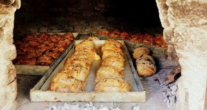 Η ύπαιθρος της Πάφου ετοιμάζεται για το Πάσχα και με ζυμώματα αναβιώνει παραδόσεις