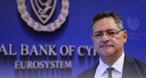 Για πιθανή απόκλιση από βασικό σενάριο ΚΤΚ για ανάπτυξη προειδοποιεί ο Διοικητής