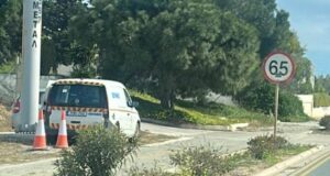 38χρονος επιτέθηκε με φτυάρι σε αστυνομικούς στη Λεμεσό – Παρεμπόδιζε κινητή κάμερα