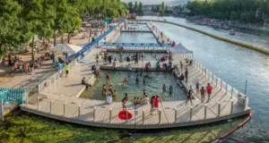 Οι δημοτικές πισίνες στο Παρίσι υπό… επιτήρηση, έπειτα από καταγγελίες για ηδονοβλεψίες