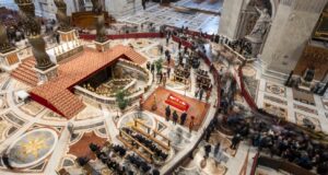 Αντίστροφη μέτρηση για την κηδεία του Πάπα Φραγκίσκου: Σφραγίζεται το απόγευμα το φέρετρο, από την «πέτρα του λαού»