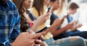 Πώς να καθαρίζετε σωστά το smartphone, το notebook και το tablet