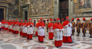 Αρχίζει σήμερα το κονκλάβιο – Ποιος θα είναι ο επόμενος Πάπας;