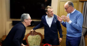 «Χαρτομάντιλο ή κοκαΐνη;» – Το γραφείο του Μακρόν απαντά στο viral βίντεο