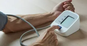 Πίεση: Το λάθος που κάνουμε όταν τη μετράμε στο σπίτι