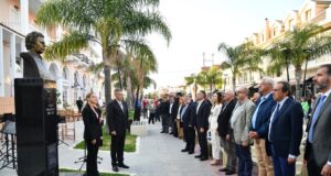 Το Ίδρυμα «Φώτος Φωτιάδης» δώρισε προτομή του Μίκη Θεοδωράκη στον Δήμο Αργοστολίου