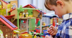 Playmobil: Η αληθινή ιστορία πίσω από τα μικρά πλαστικά ανθρωπάκια