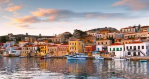 Forbes: Οι 10 καλύτεροι «κρυφοί» προορισμοί στην Ευρώπη για το 2025 – Αυτό το ελληνικό νησί είναι στη λίστα