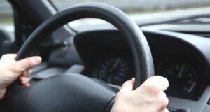 Μπάχαλο με τις άδειες κυκλοφορίας λόγω προβλήματος του ΤΟΜ – Οργή πολιτών για τα εξώδικα