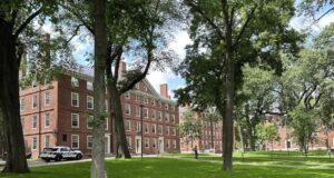 Μπλόκο Τραμπ στην εγγραφή ξένων φοιτητών στο Χάρβαρντ – Τι σημαίνει, Πόσοι επηρεάζονται;