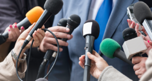 Την ανάγκη προστασίας δημοσιογράφων τονίζουν επικεφαλής θεσμών ΕΕ και ΓΓ ΟΗΕ