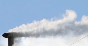 Habemus Papam: Λευκός καπνός στην Καπέλα Σιξτίνα – Εξελέγη νέος Πάπας στην τέταρτη ψηφοφορία, δείτε live