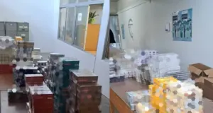 Ντου στην οικία 48χρονου – Εντόπισαν εκατοντάδες κούτες παράνομων καπνικών