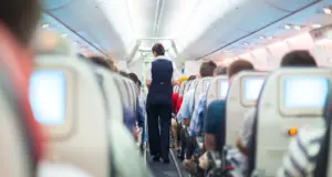 Πρώην αεροσυνοδός αποκαλύπτει: Το πιο βρώμικο σημείο στο αεροπλάνο δεν είναι οι τουαλέτες