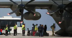 Στην Αθήνα με C-130 μέσω Αιγύπτου Κύπριοι από το Ισραήλ