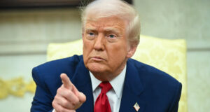 «Η μάχη ξεκινά» λέει ο Χαμενεΐ, «Ξέρουμε που κρύβεσαι» λέει ο Τραμπ – Εκατέρωθεν πλήγματα Ισραήλ-Ιράν τη νύχτα