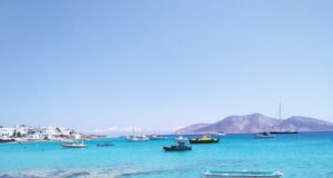 Daily Mail: Αυτό το ελληνικό νησί είναι παραδεισένιο με παρθένες παραλίες