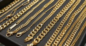 Με πρόφαση την αγορά εικόνας, έκλεψαν αλυσίδες 10.000 ευρώ από χρυσοχοείο