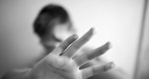 Αιμομιξία στη Ρόδο: Βίαζε την κόρη του από τα 16 της και απέκτησε παιδί μαζί της