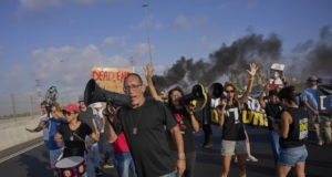 Σε κλοιό διαδηλώσεων το Ισραήλ – Οι οικογένειες των ομήρων καλούν τον Νετανιάχου να σταματήσει τον πόλεμο