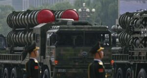 Ο Κινεζικός Δράκος έδειξε τα «δόντια» του – Ποια υπερόπλα παρουσίασε (ΒΙΝΤΕΟ)