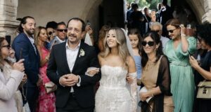 Ο Νίκος Χριστοδουλίδης συνόδευσε την ανιψιά του στην εκκλησία