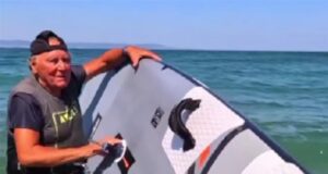 Βουλγαρία: Viral δεινός σέρφερ ετών…. 82!