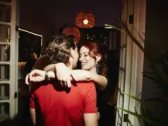 Gen Z: Η πιο απελευθερωμένη και η πιο μόνη