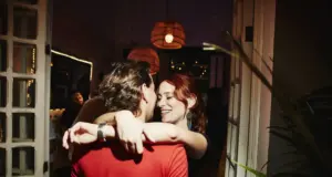 Gen Z: Η πιο απελευθερωμένη και η πιο μόνη