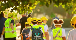 Τι είναι το walking bus που λειτουργεί πιλοτικά στην Αγλαντζιά