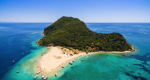 Οι 20 πιο φθηνοί παραθαλάσσιοι προορισμοί στην Ευρώπη για διακοπές – Στη λίστα περιλαμβάνονται και 7+1 ελληνικές επιλογές!