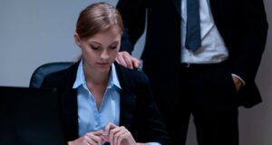 10 καταγγελίες σεξουαλικής παρενόχλησης στο δημόσιο μέσα σε 3 χρόνια