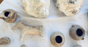 Μακάβριο εύρημα σε διαμέρισμα στην Αττική – Ανθρώπινο έμβρυο μέσα σε γυάλινο βαζάκι βρήκαν αστυνομικοί (εικόνες)