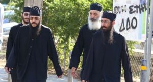 Στο δικαστήριο οι δύο μοναχοί για την υπόθεση Αββακούμ – Ο Νεκτάριοςο κατηγορείται για κλοπή €806.660