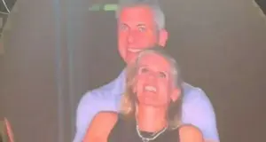 Ανατροπή: Ο σύζυγος της HR που την τσάκωσε η κάμερα στη συναυλία των Coldplay ήταν επίσης εκεί με την ερωμένη του!