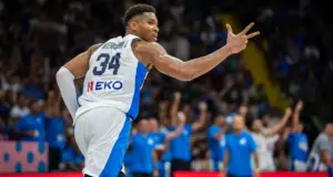 Mε κορωνοϊό ο Γιάννης Αντετοκούνμπο – Παρέμεινε στην Αθήνα, απών από το media day των Μπακς