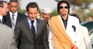 Ο Καντάφι εκδικείται από τον… τάφο του τον Σαρκοζί