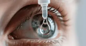 Νέα θεραπεία με οφθαλμικές σταγόνες δείχνει να βάζει τέλος στην πρεσβυωπία – Πώς θα αντικαταστήσουν τα γυαλιά
