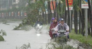 Σαρώνει το Βιετνάμ ο τυφώνας Μπουαλόι: Ένας νεκρός, 12 αγνοούμενοι -Κύματα 8 μέτρων, έκλεισαν αεροδρόμια