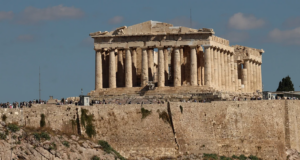 Μετά από σχεδόν δύο δεκαετίες, η δυτική πλευρά του Παρθενώνα χωρίς σκαλωσιές