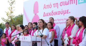 21η Πορεία με τις Ροζ Φιγούρες – Χιλιάδες πολίτες ένωσαν τις φωνές τους για την πρόληψη και τη στήριξη στον αγώνα κατά του καρκίνου του μαστού