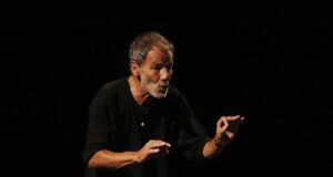 Ξαρχάκος για Σαββόπουλο: Πόσο δημοκράτες είμαστε, όταν θέλουμε τους καλλιτέχνες στα μέτρα μας;