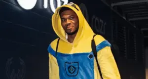 Ο Αντετοκούνμπο ντύθηκε… minion για το Halloween: Το ψηλότερο που έχετε δει, τον τρολάρουν οι Μπακς