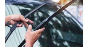 Αλλάζουν υαλοκαθαριστήρες με το ζόρι: 47χρονος προσπάθησε να υπερασπιστεί γυναίκα και κατέληξε στο νοσοκομείο