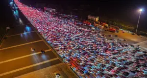 Απίστευτες εικόνες από την Κίνα: Το μεγαλύτερο μποτιλιάρισμα όλων των εποχών, αυτοκίνητα κολλημένα στην κίνηση έως και 24 ώρες!
