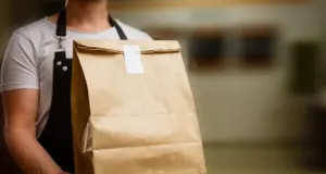 Κατάφερε να εκμεταλλευτεί ένα κενό στο σύστημα και απόλαυσε 1.000 δωρεάν γεύματα σε δύο χρόνια!