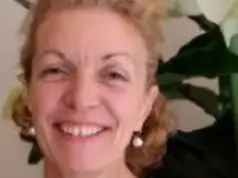 Γαλλία: Τραγικός θάνατος για 60χρονη -Παγιδεύτηκε στο παράθυρο του αυτοκινήτου της ενώ το καθάριζε